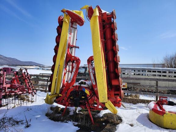 2021 Pottinger Novacat A10 Equipment Image0