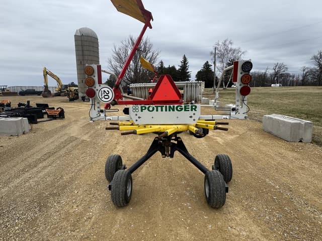 Image of Pottinger Top 692A equipment image 3