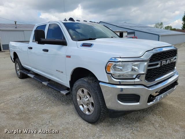 Image of Dodge Ram 2500HD equipment image 2