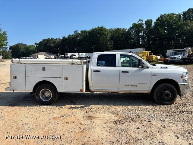Image of Dodge Ram 3500 equipment image 3