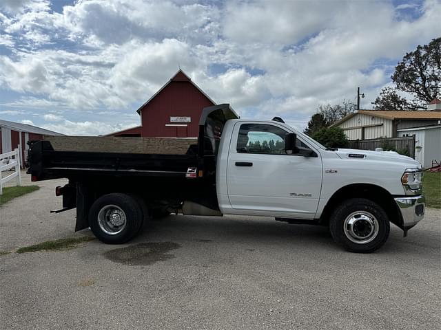 Image of Dodge Ram 3500HD equipment image 3