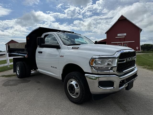 Image of Dodge Ram 3500HD equipment image 2