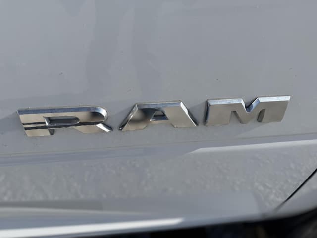 Image of Dodge Ram 3500HD equipment image 4