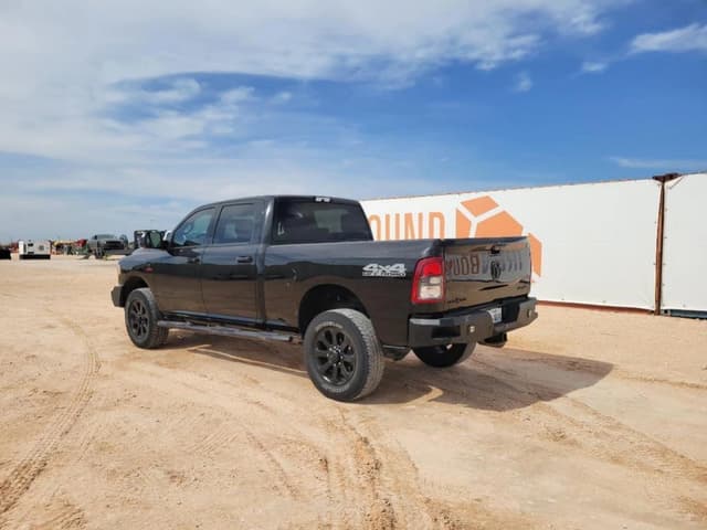 Image of Dodge Ram 2500 equipment image 2