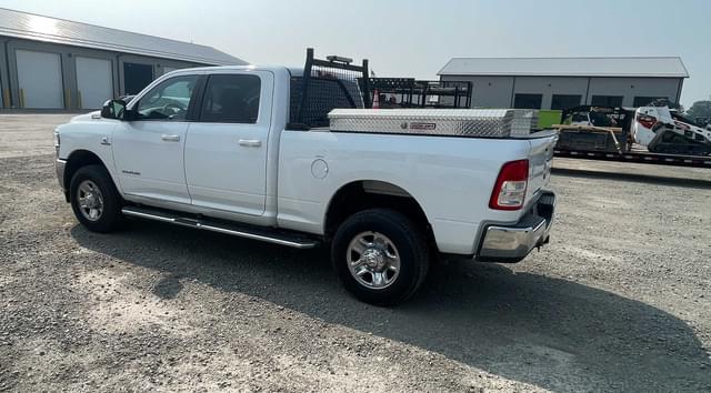 Image of Dodge Ram 2500HD equipment image 2
