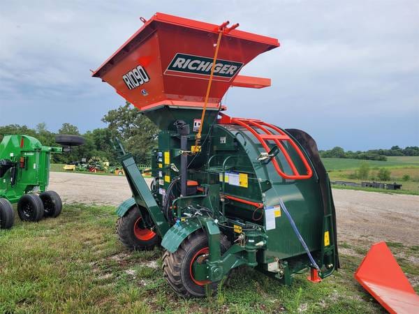2024 Richiger R1090 Equipment Image0