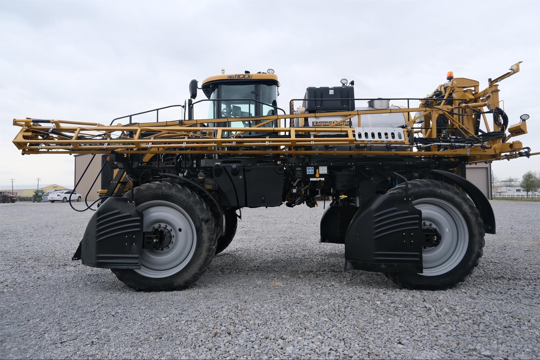 2021 RoGator RG1100C Equipment Image0