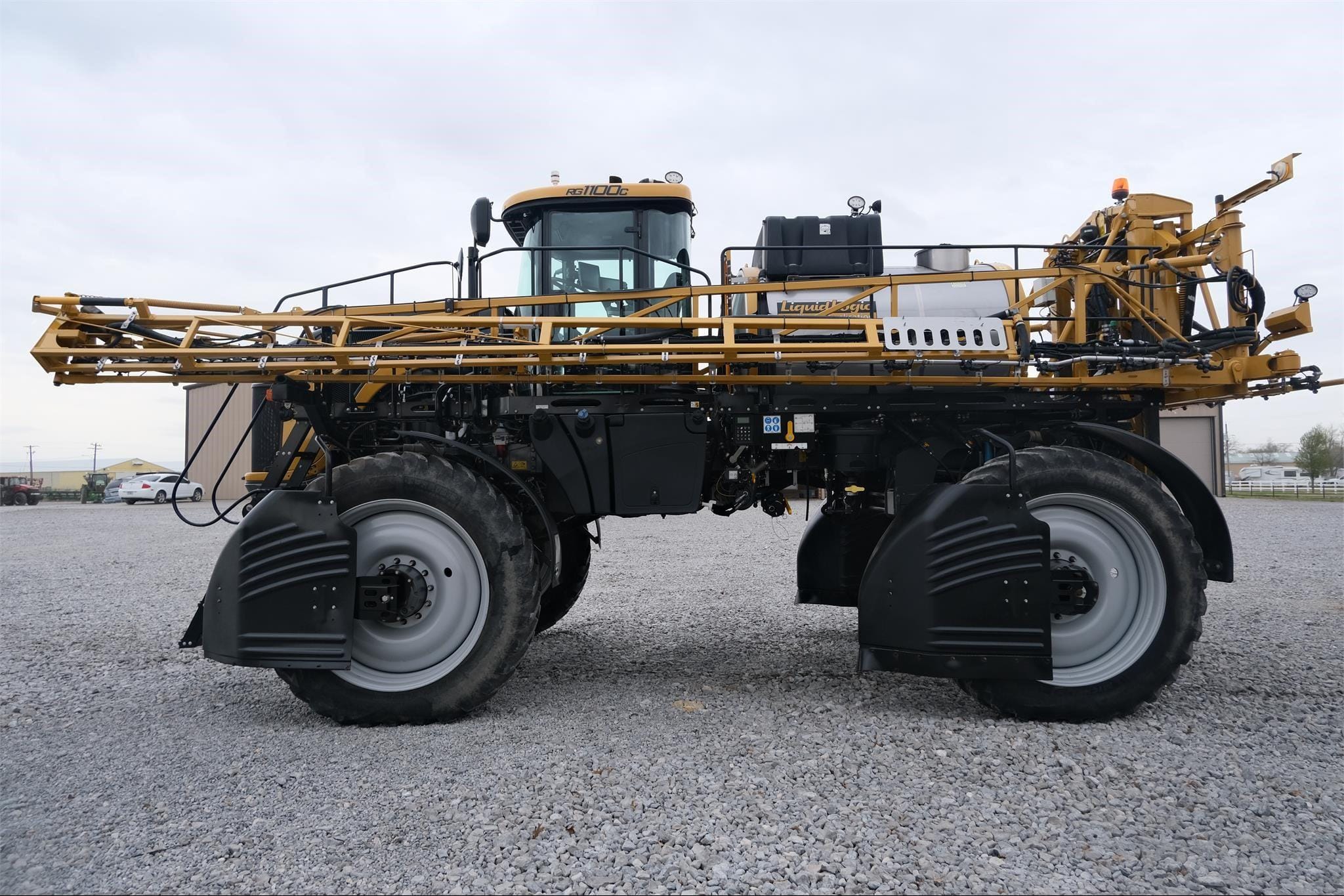2021 RoGator RG1100C Equipment Image0