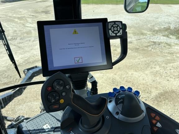 Image of RoGator RG1100C equipment image 2