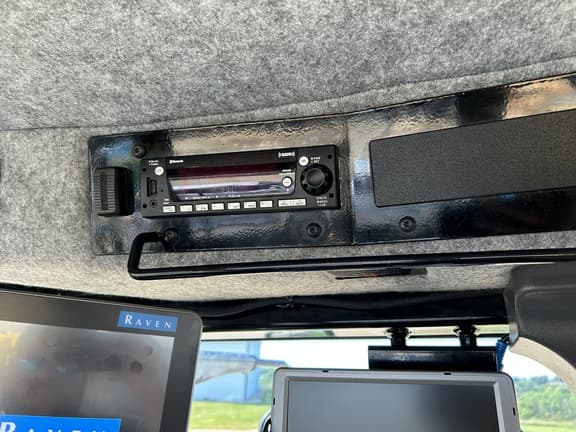 Image of RoGator RG1100C equipment image 3