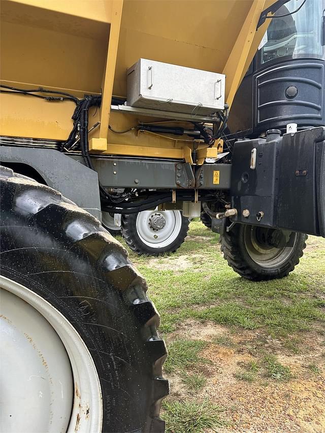 Image of RoGator RG1100C equipment image 3