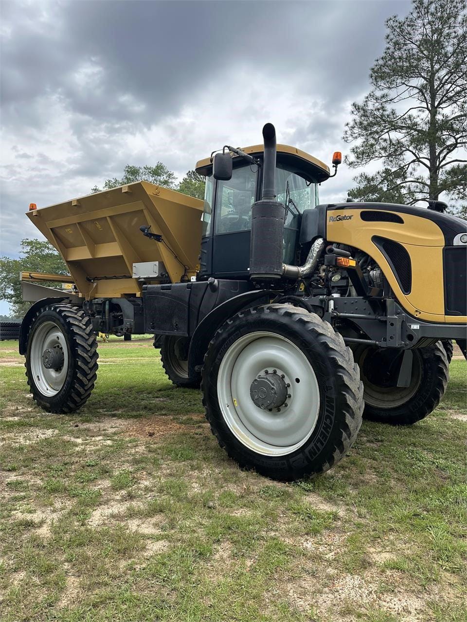 2021 RoGator RG1100C Equipment Image0