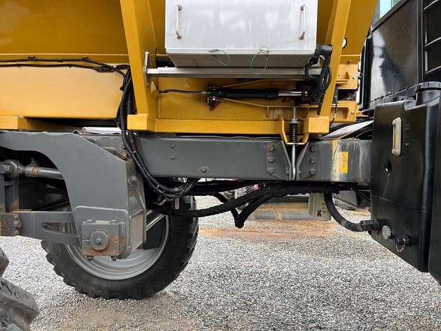 Image of RoGator RG1100C equipment image 2