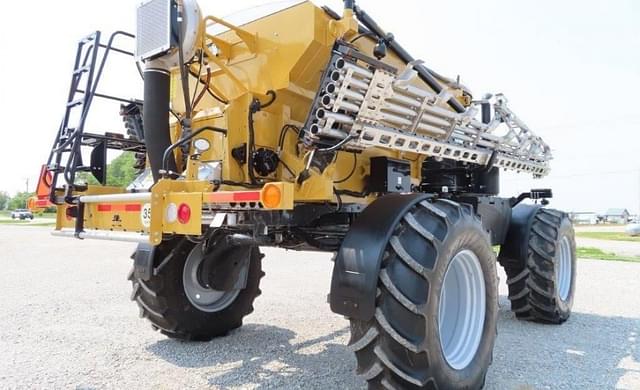 Image of RoGator RG1100C equipment image 4