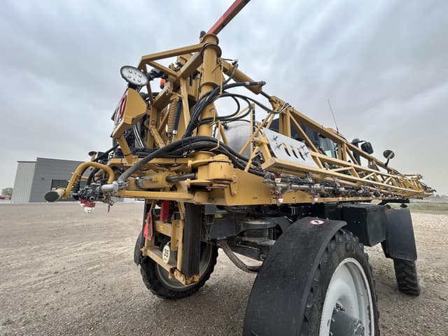 Image of RoGator RG1100C equipment image 4