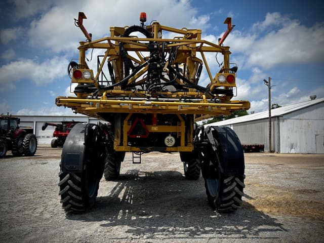 Image of RoGator RG1100 equipment image 3