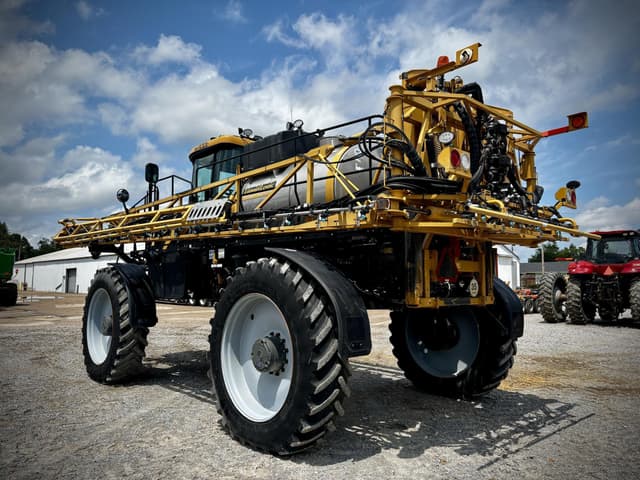 Image of RoGator RG1100 equipment image 2