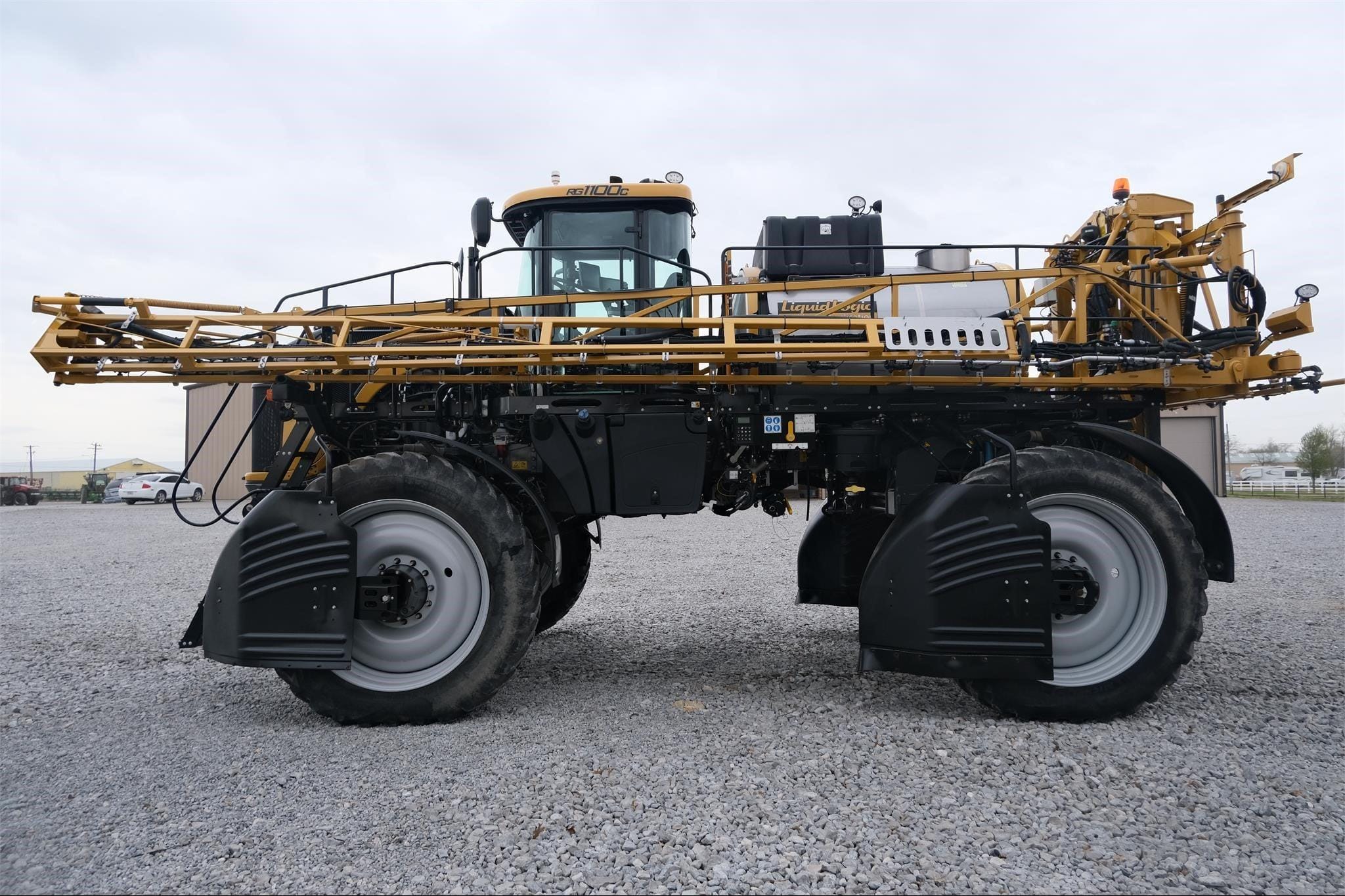 2021 RoGator RG1100C Equipment Image0