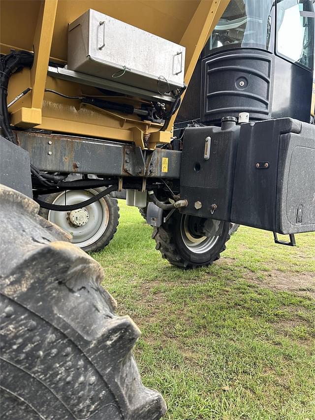 Image of RoGator RG1100C equipment image 4