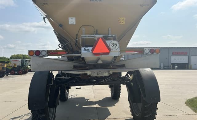 Image of RoGator RG1100C equipment image 4