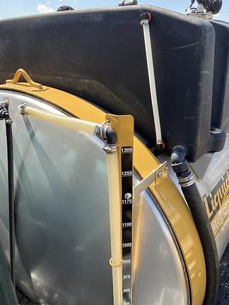 Image of RoGator RG1300 equipment image 2