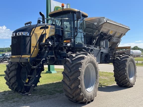 Image of RoGator RG1300C equipment image 3