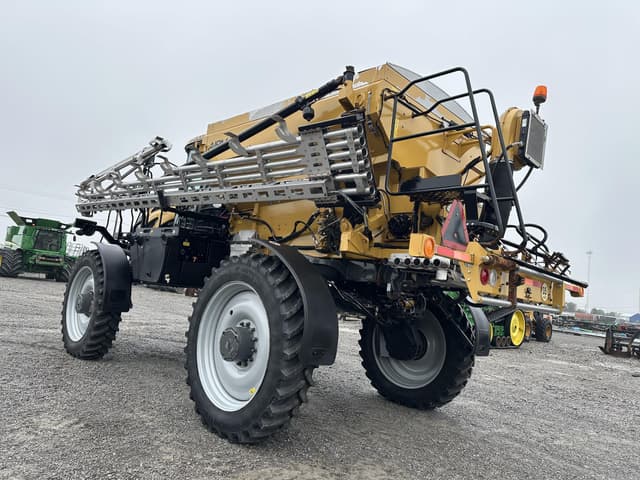 Image of RoGator RG1300C equipment image 4