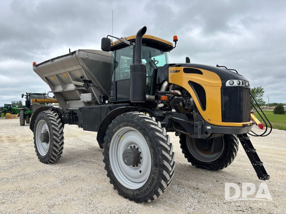 2021 RoGator RG1300C Equipment Image0