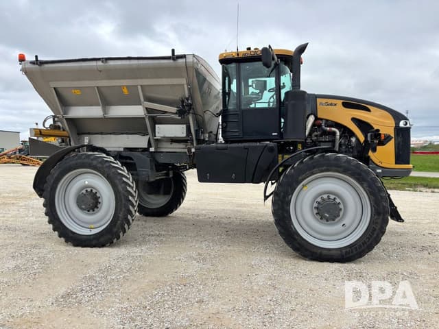 Image of RoGator RG1300C equipment image 2