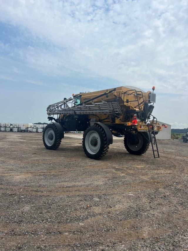 Image of RoGator RG1300 equipment image 3