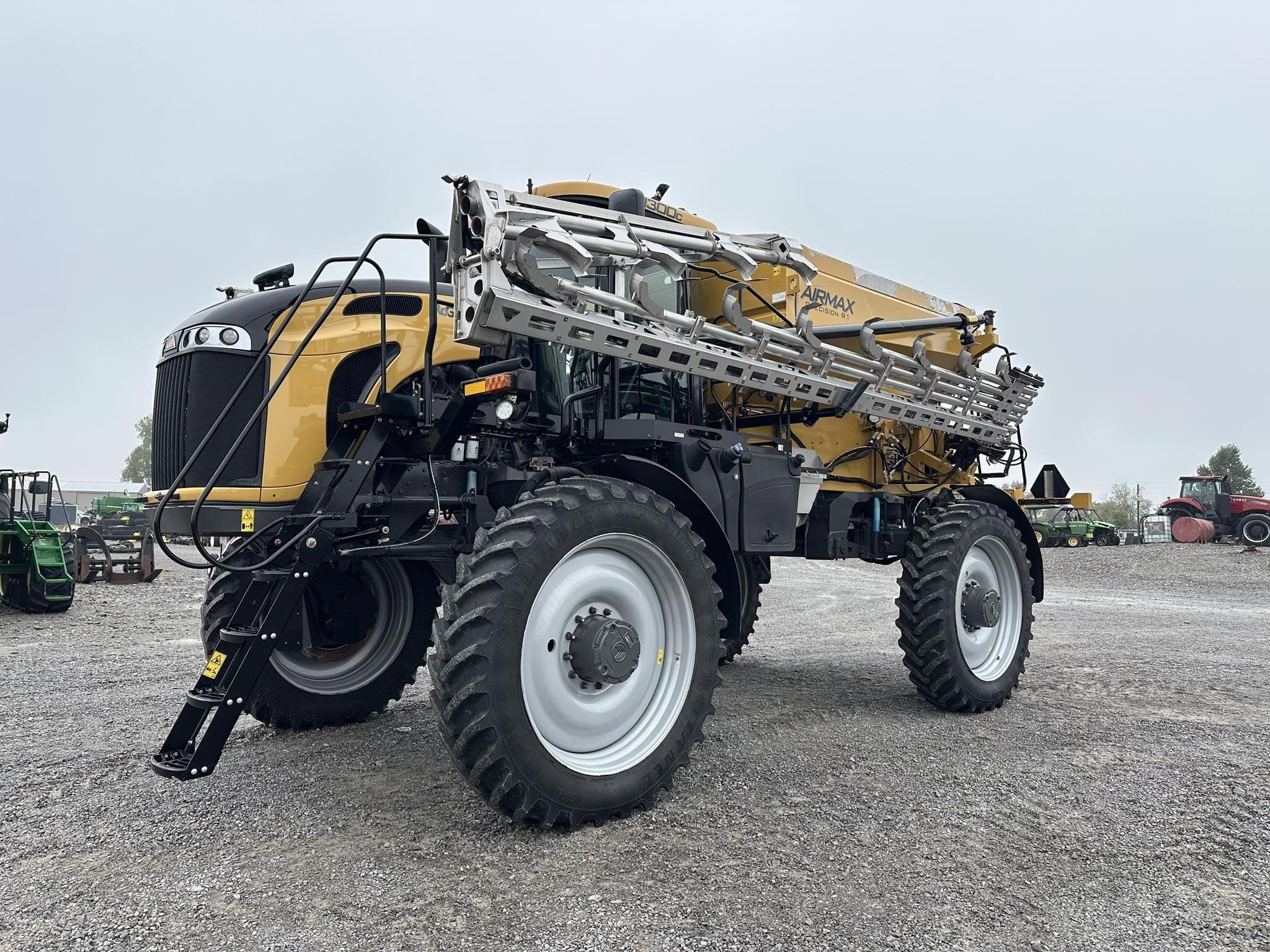 2021 RoGator RG1300C Equipment Image0