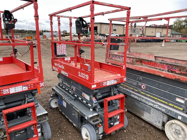 Image of Sky Jack SJ3219 equipment image 2