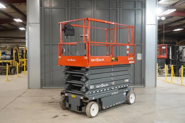 Image of Sky Jack SJ4740 equipment image 2