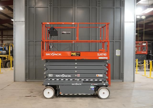 Image of Sky Jack SJ4740 equipment image 1