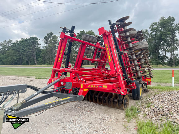 2021 Sunflower 6830-25 Equipment Image0