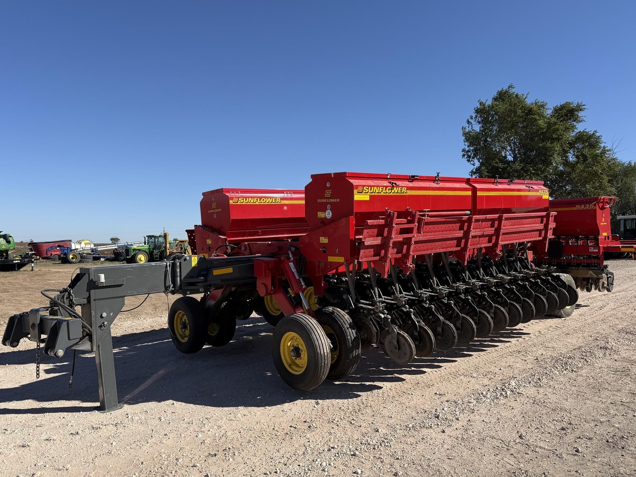 2021 Sunflower 9435-40 Equipment Image0