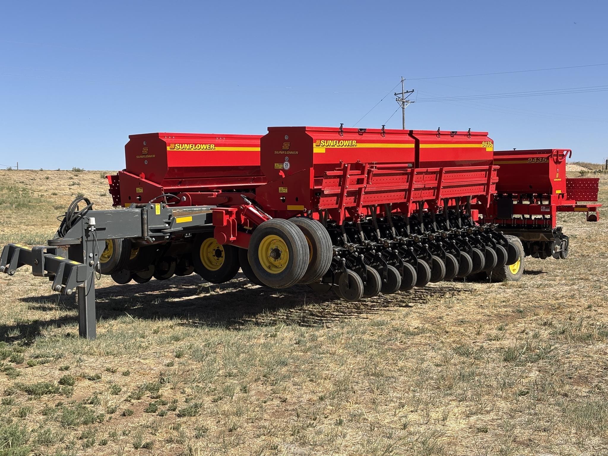 2021 Sunflower 9435-40 Equipment Image0