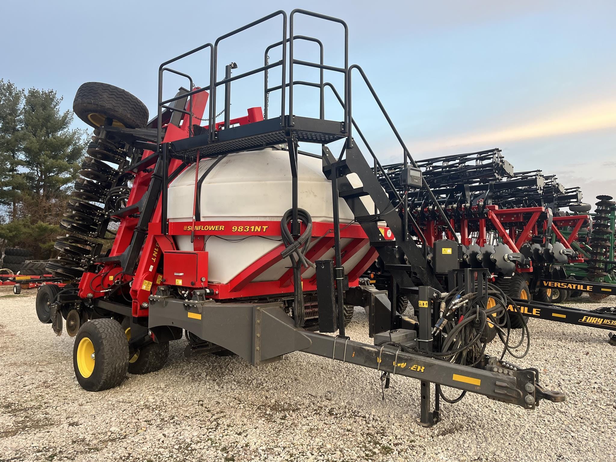2021 Sunflower 9831NT Equipment Image0