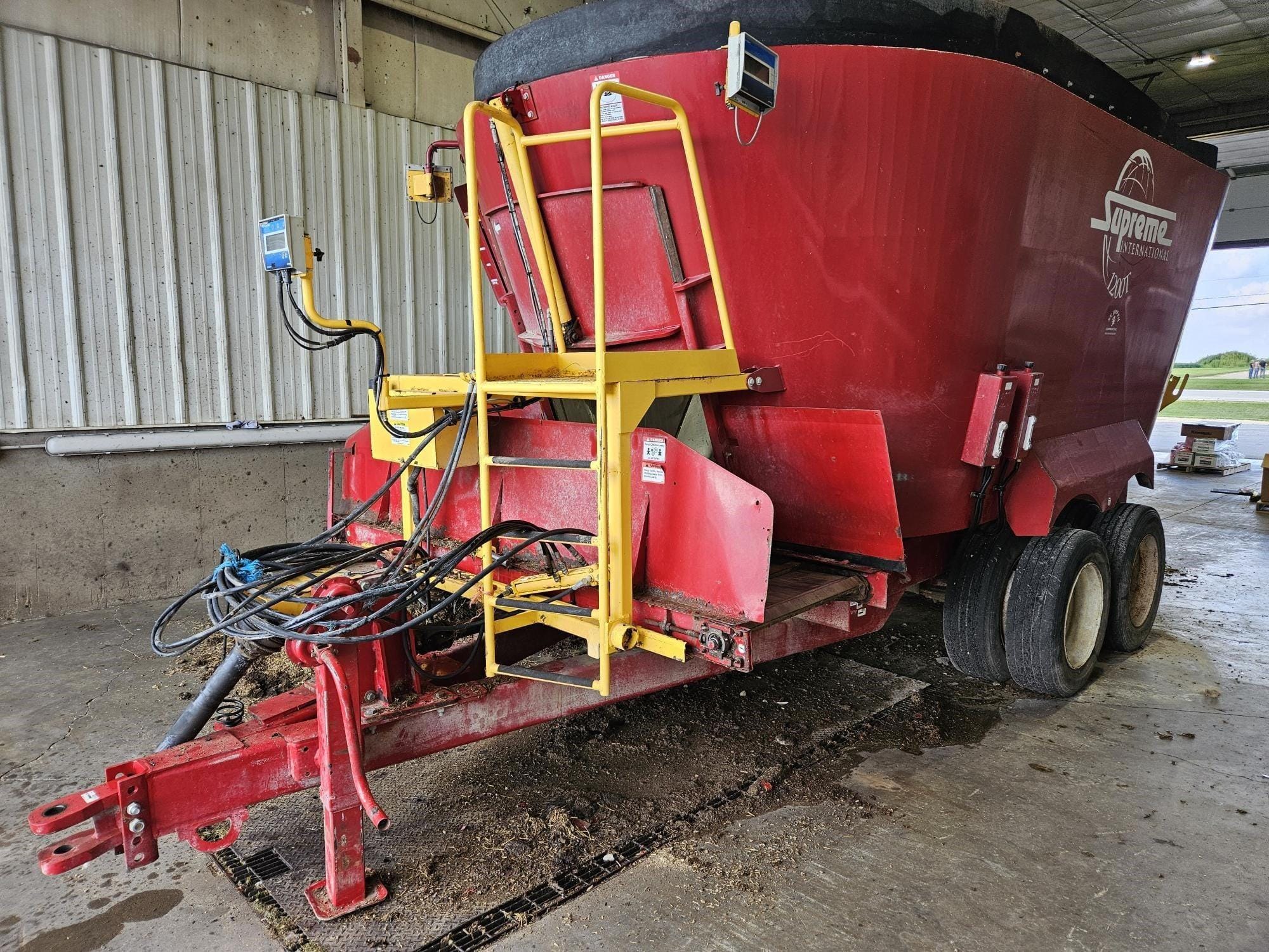 2021 Supreme 1200T Equipment Image0