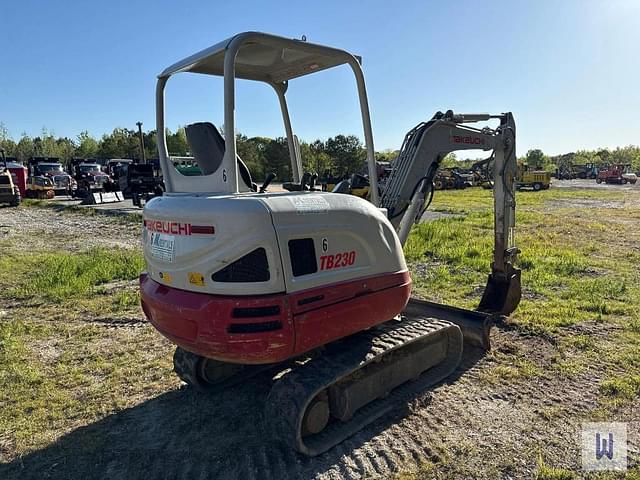 Image of Takeuchi TB230 equipment image 4