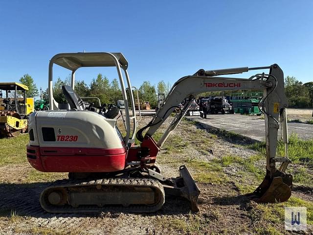 Image of Takeuchi TB230 equipment image 3
