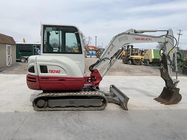 Image of Takeuchi TB240 equipment image 4