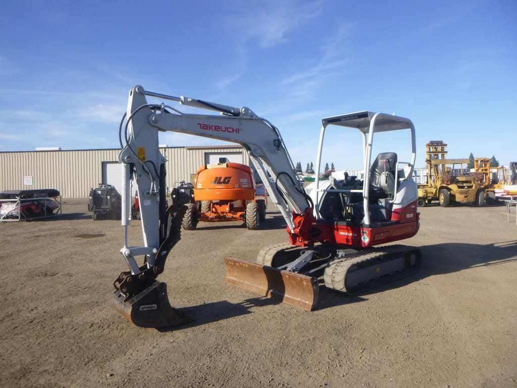 2021 Takeuchi TB240 Equipment Image0