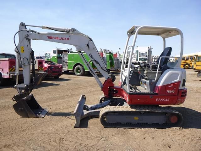 Image of Takeuchi TB240 equipment image 4