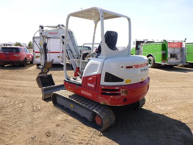 Image of Takeuchi TB240 equipment image 3