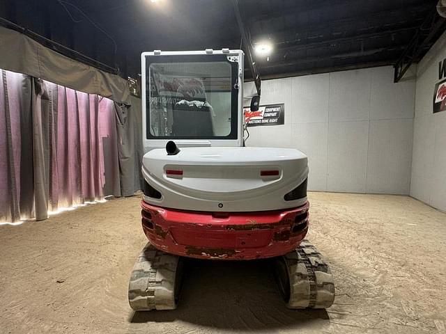 Image of Takeuchi TB250-2 equipment image 3