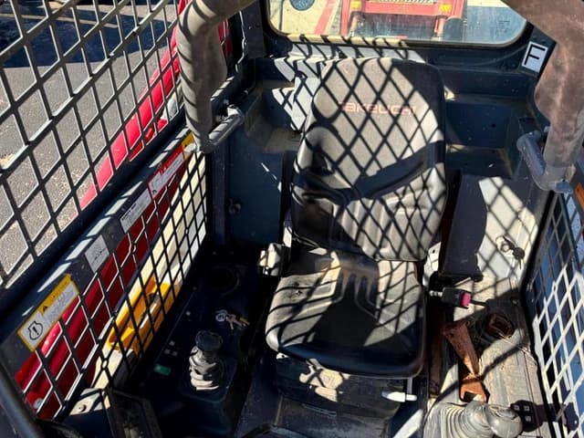 Image of Takeuchi TL10V2 equipment image 4