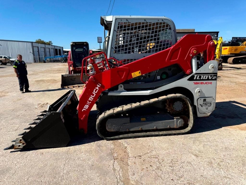 2021 Takeuchi TL10 Equipment Image0