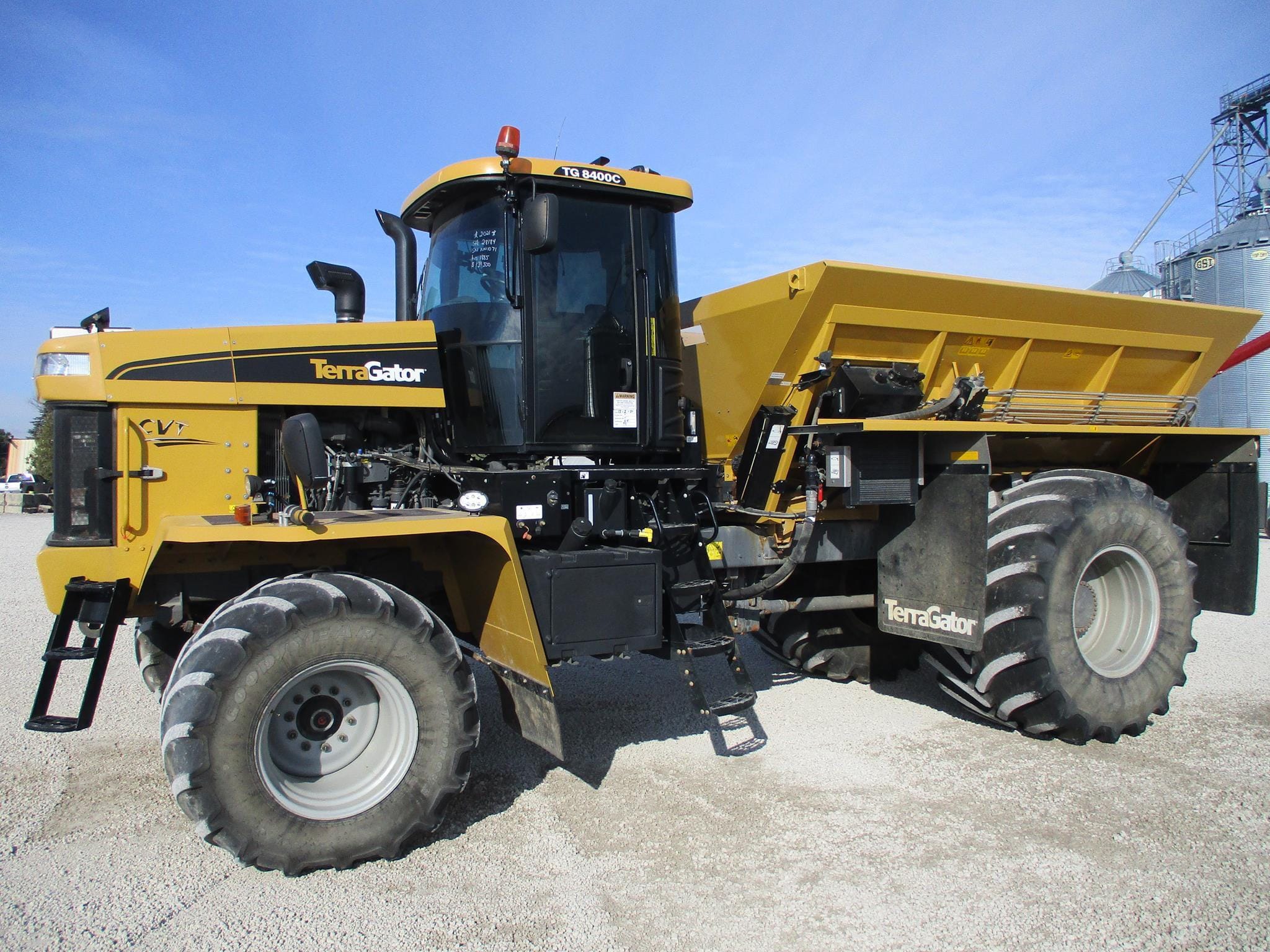 2021 Terra-Gator TG8400C Equipment Image0