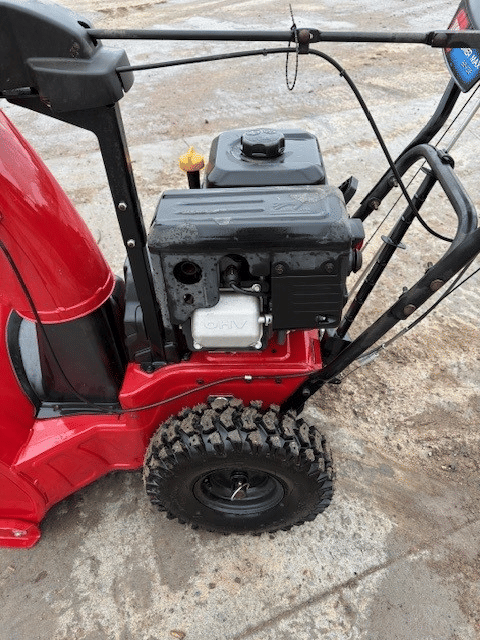 Image of Toro Power Max 824 equipment image 4